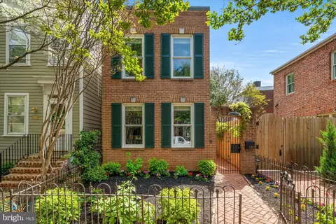 130 10th St SE, Washington, DC 20003 photo 2