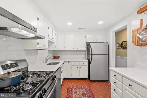 130 10th St SE, Washington, DC 20003 photo 19