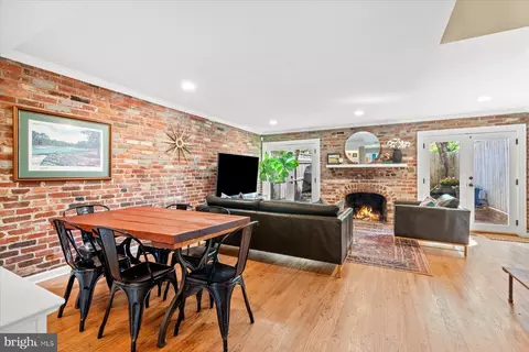 130 10th St SE, Washington, DC 20003 photo 4