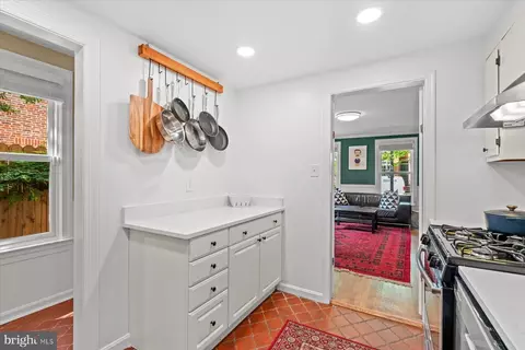 130 10th St SE, Washington, DC 20003 photo 17