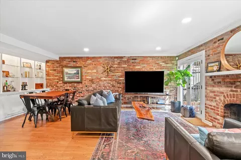 130 10th St SE, Washington, DC 20003 photo 5