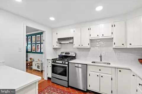 130 10th St SE, Washington, DC 20003 photo 18