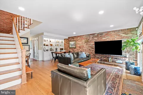 130 10th St SE, Washington, DC 20003 photo 6