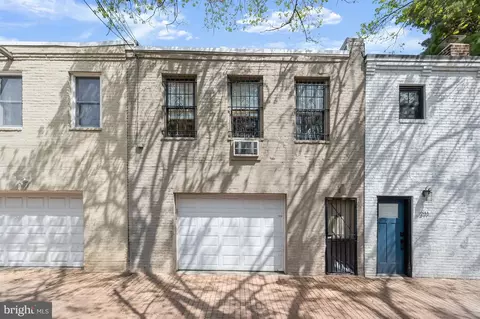 Exterior - 209 10th St SE, Washington, DC 20003 photo 4 of 4