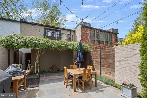 Exterior - 209 10th St SE, Washington, DC 20003 photo 2 of 4