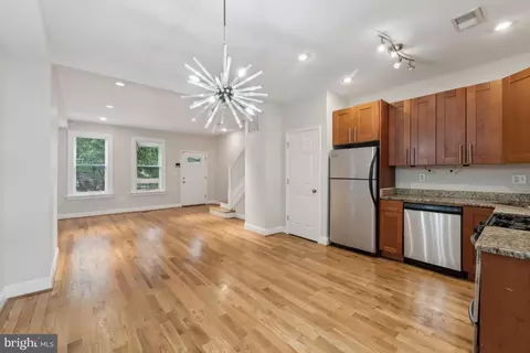 Living - 237 Douglas St NE, Washington, DC 20002 photo 4 of 4