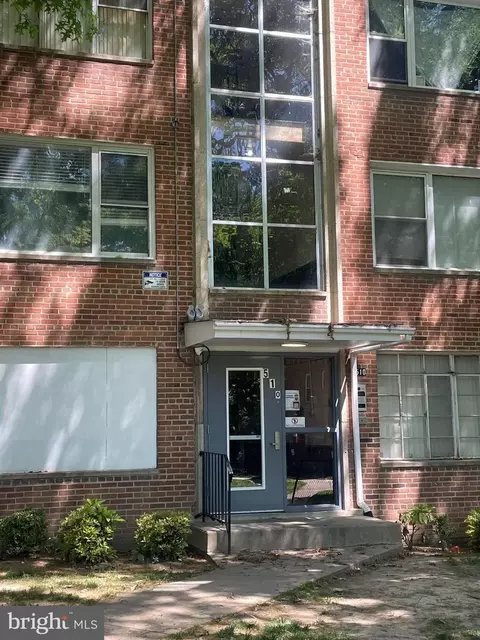 510 Ridge Rd SE #303, Washington, DC 20019