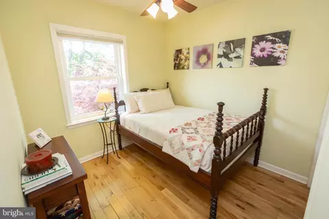 Bedroom - 1354 L St SE, Washington, DC 20003 photo 5 of 6