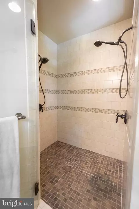 Bath - 1354 L St SE, Washington, DC 20003 photo 4 of 8
