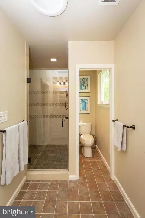 Bath - 1354 L St SE, Washington, DC 20003 photo 5 of 8
