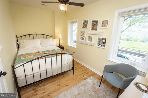 Bedroom - 1354 L St SE, Washington, DC 20003 photo 4 of 6
