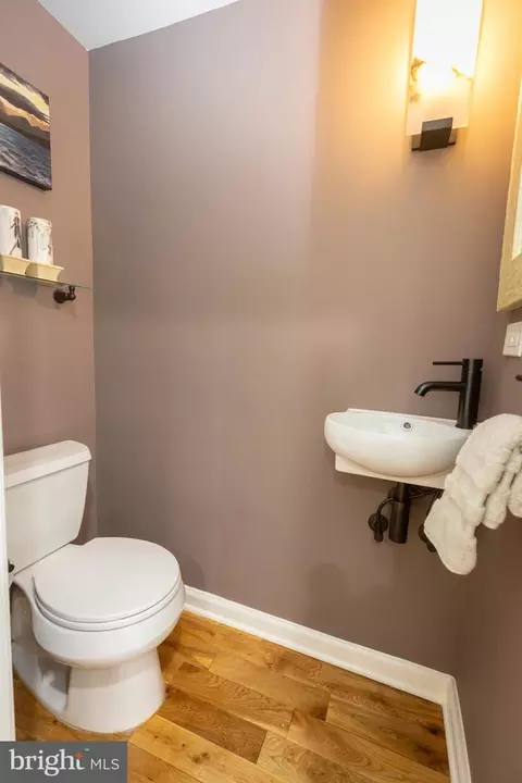 Bath - 1354 L St SE, Washington, DC 20003 photo 1 of 8