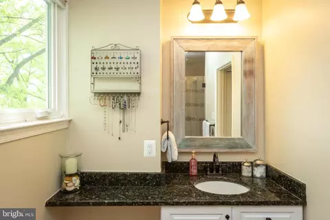 Bath - 1354 L St SE, Washington, DC 20003 photo 3 of 8