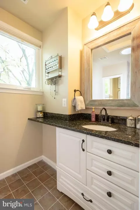 Bath - 1354 L St SE, Washington, DC 20003 photo 2 of 8