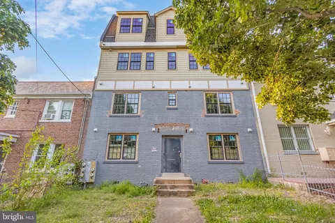 1622 R St SE, Washington, DC 20020