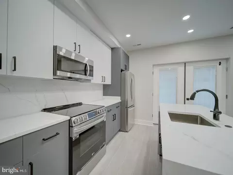 Kitchen - 1004 18th St NE #2, Washington, DC 20002 photo 3 of 8