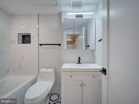 Bath - 1004 18th St NE #2, Washington, DC 20002 photo 1 of 3