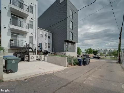Exterior - 1004 18th St NE #2, Washington, DC 20002 photo 2 of 3