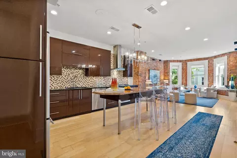 1617 Swann St NW #5, Washington, DC 20009