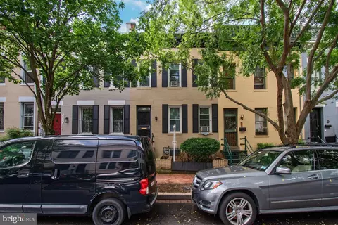 2128 Newport Pl NW, Washington, DC 20037
