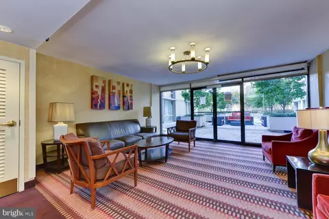 940 25th St NW #710-S, Washington, DC 20037 photo 2