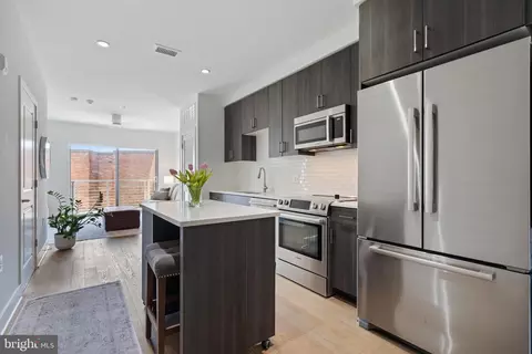 2550 17th St NW #401, Washington, DC 20009