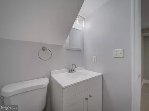 Bath - 371 Chaplin St SE, Washington, DC 20019 photo 6 of 7