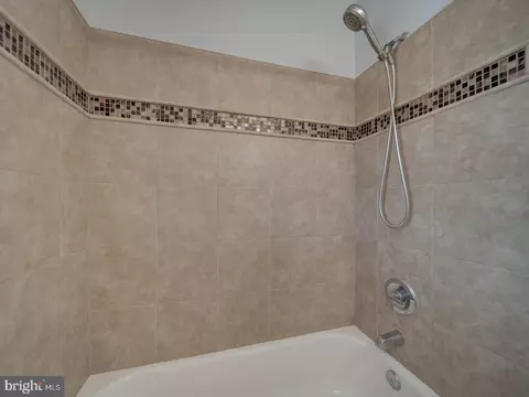 Bath - 371 Chaplin St SE, Washington, DC 20019 photo 4 of 7