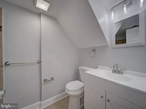 Bath - 371 Chaplin St SE, Washington, DC 20019 photo 5 of 7