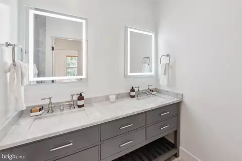 Bath - 321 L St NE, Washington, DC 20002 photo 3 of 6