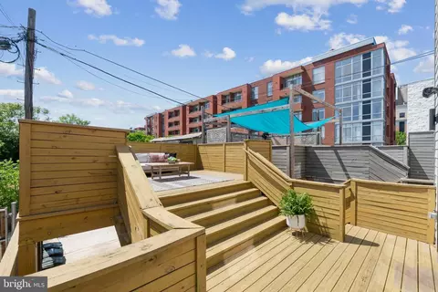 Exterior - 321 L St NE, Washington, DC 20002 photo 5 of 7