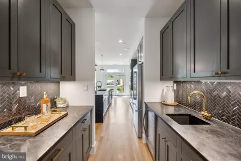 Entry Way - 321 L St NE, Washington, DC 20002 photo 1 of 3