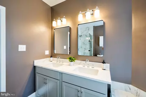 209 11th St NE, Washington, DC 20002 photo 42