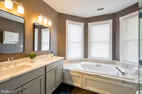 209 11th St NE, Washington, DC 20002 photo 38