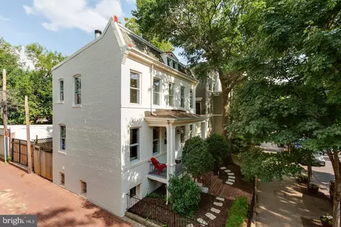 209 11th St NE, Washington, DC 20002