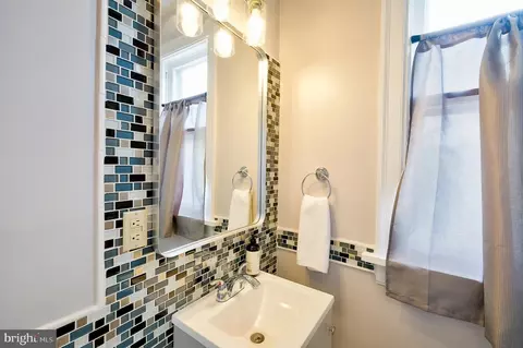 209 11th St NE, Washington, DC 20002 photo 51