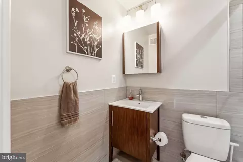 718 13th St SE, Washington, DC 20003 photo 8
