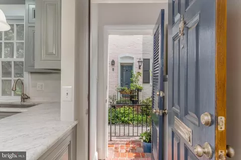 4 Pomander Walk NW, Washington, DC 20007 photo 3