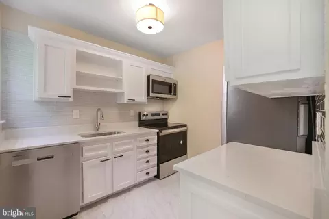 3710 39th St NW #D172, Washington, DC 20016