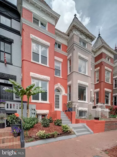 27 Seaton Pl NW, Washington, DC 20001