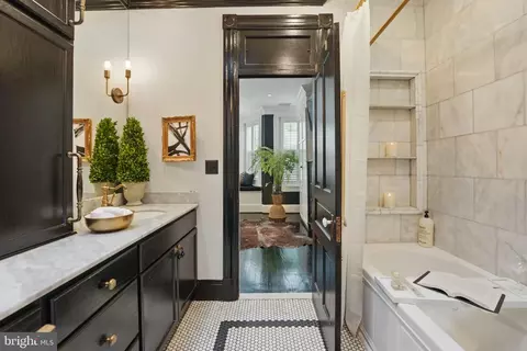 Bath - 624 14th St NE, Washington, DC 20002 photo 3 of 7