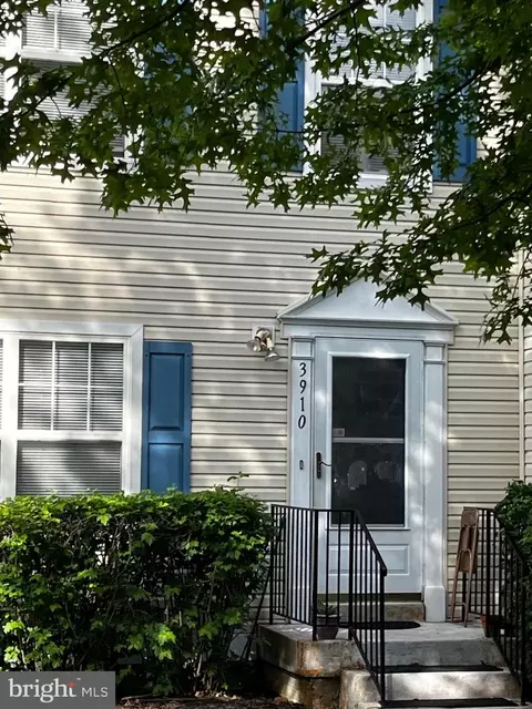 3910 Burns Ct SE, Washington, DC 20019