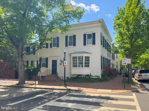 3344 P St NW, Washington, DC 20007