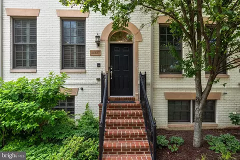 4452 12 Macarthur Blvd NW, Washington, DC 20007 photo 2