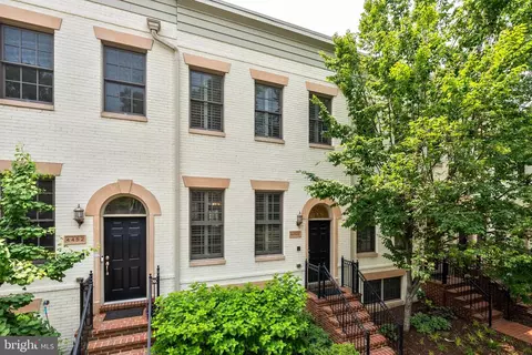 4452 12 Macarthur Blvd NW, Washington, DC 20007