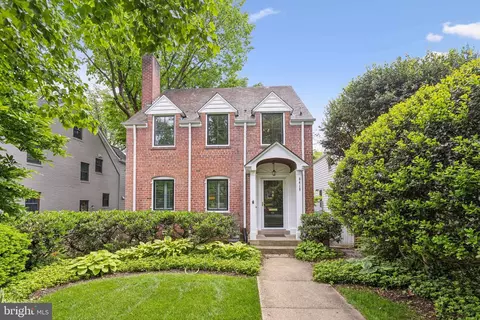 6419 Barnaby St NW, Washington, DC 20015