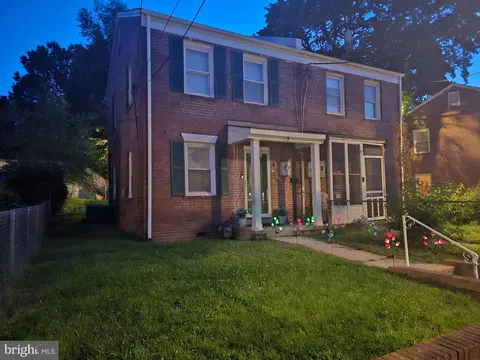 9 47th St SE, Washington, DC 20019