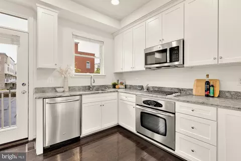 906 3rd St SE, Washington, DC 20003 photo 4