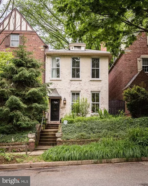 4445 Volta Pl NW, Washington, DC 20007