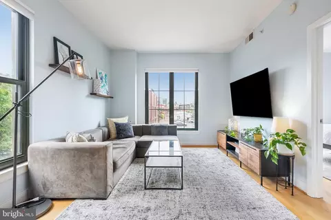 910 M St NW #310, Washington, DC 20001